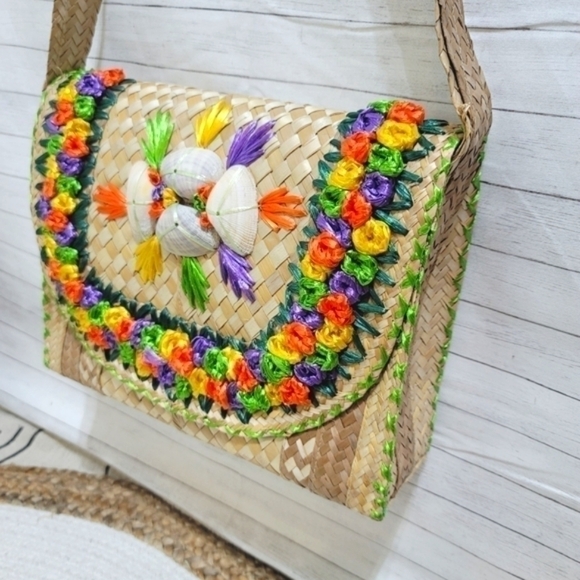 HANDMADE STRAW SHOULDER BAG, REAL SHELLS & EMBROIDERED COLORED STRAW DETAILS - Picture 3 of 16